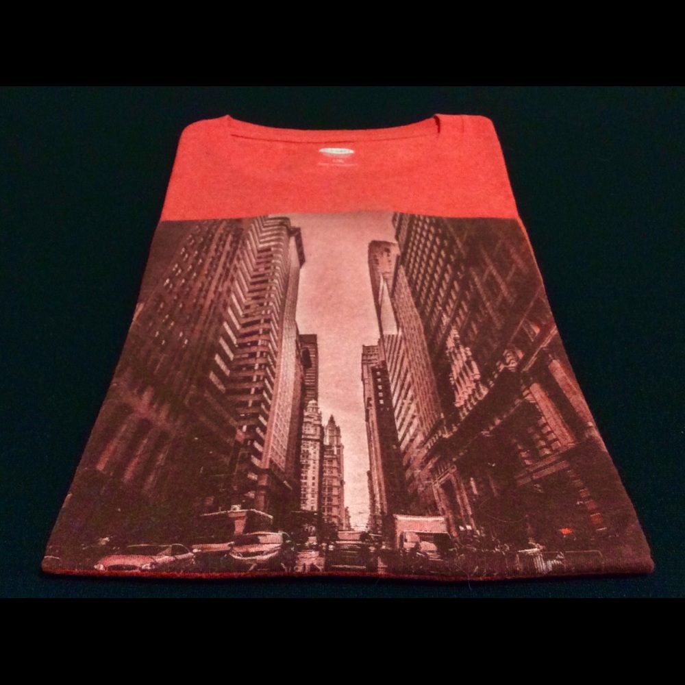 *GENTLY WORN* $20 - City Scape T-Shirt : LRG